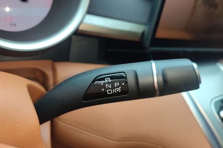 Used ORA Lightning Cat 2022 555 km Luxury Edition Gear Lever
