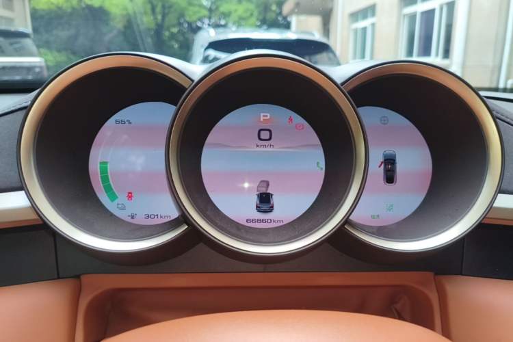 Used ORA Lightning Cat 2022 555 km Luxury Edition Instrument Cluster