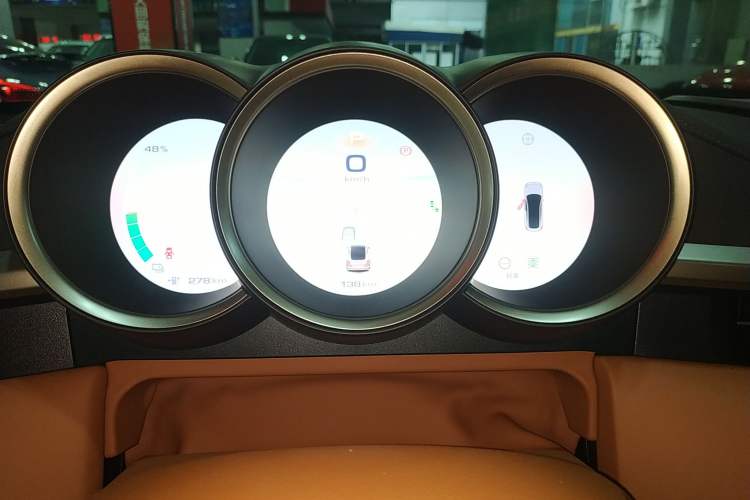 Used ORA Lightning Cat 2022 555 km Luxury Edition Instrument Cluster