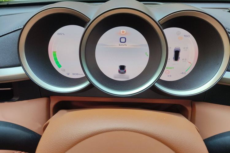 Used ORA Lightning Cat 2022 555 km Luxury Edition Instrument Cluster