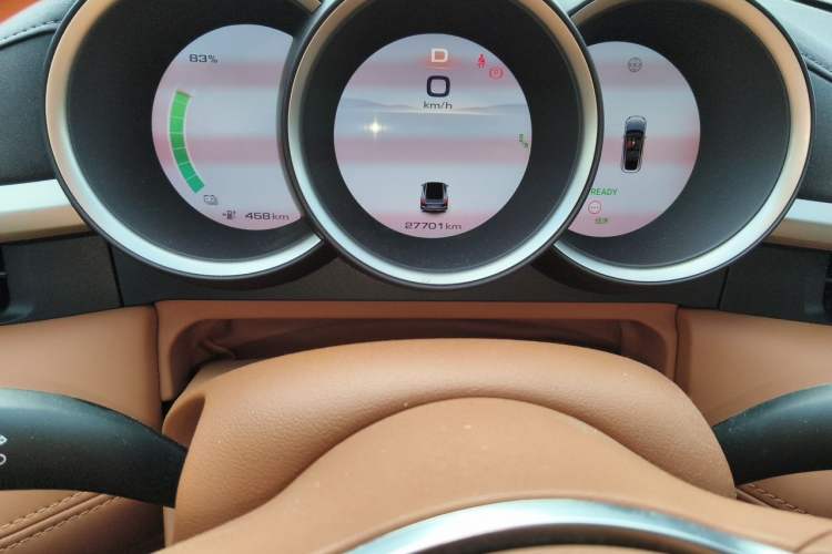 Used ORA Lightning Cat 2022 555 km Luxury Edition Instrument Cluster