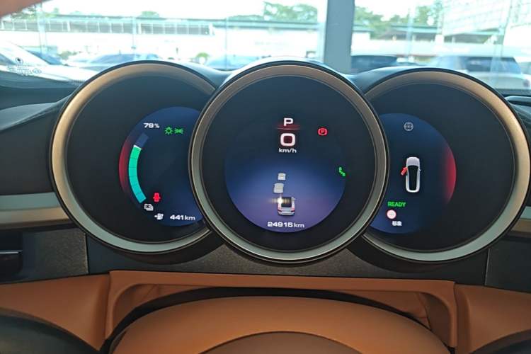 Used ORA Lightning Cat 2022 555 km Luxury Edition Instrument Cluster