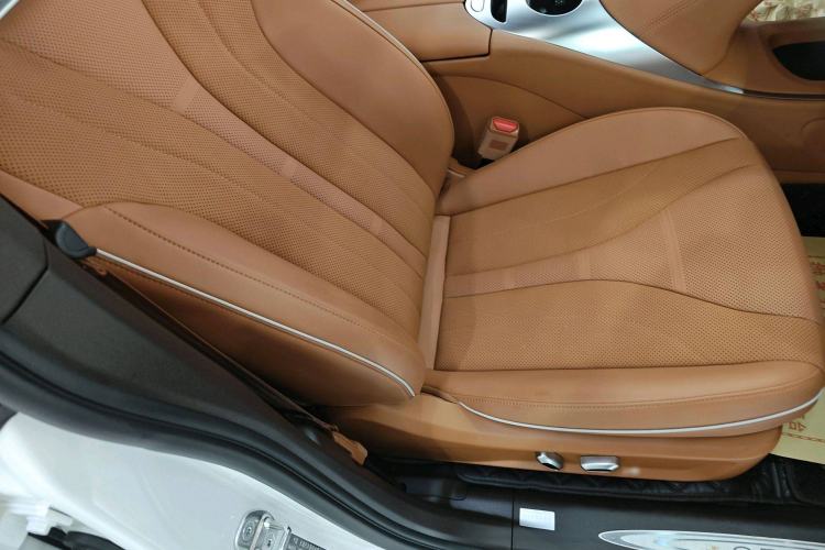 Used ORA Lightning Cat 2022 555 km Luxury Edition Interior 8
