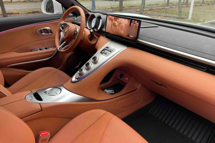 Used ORA Lightning Cat 2022 555 km Luxury Edition Interior 9