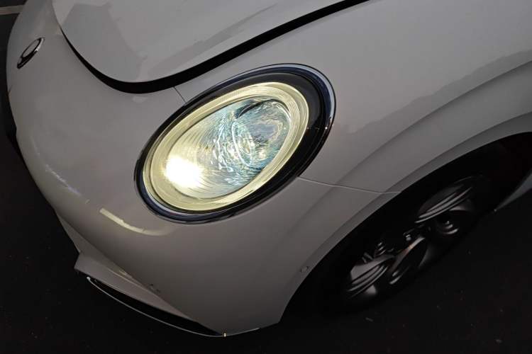 Used ORA Lightning Cat 2022 555 km Luxury Edition Left Front Headlight