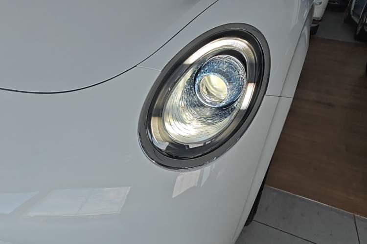 Used ORA Lightning Cat 2022 555 km Luxury Edition Left Front Headlight
