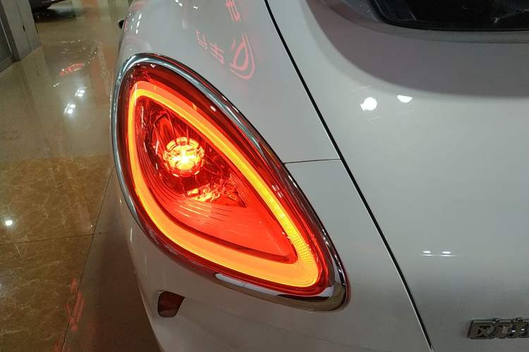 Used ORA Lightning Cat 2022 555 km Luxury Edition Left Rear Taillight
