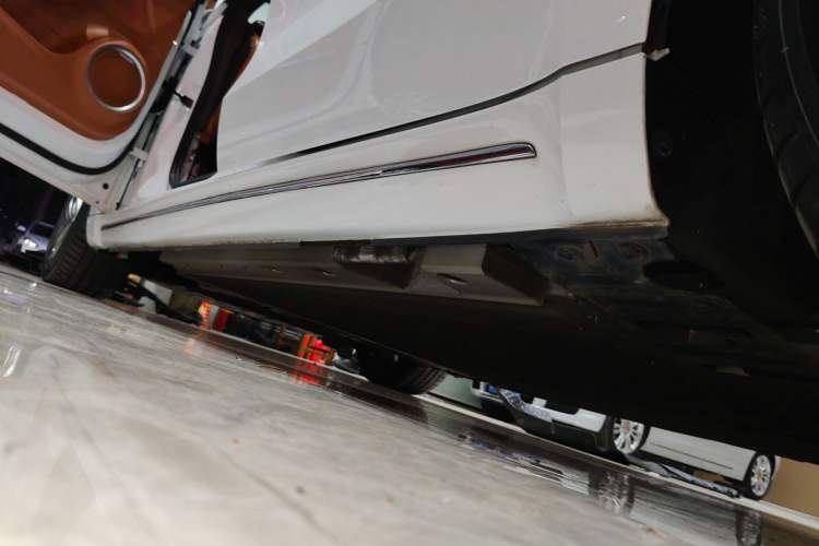 Used ORA Lightning Cat 2022 555 km Luxury Edition Left Side Sill