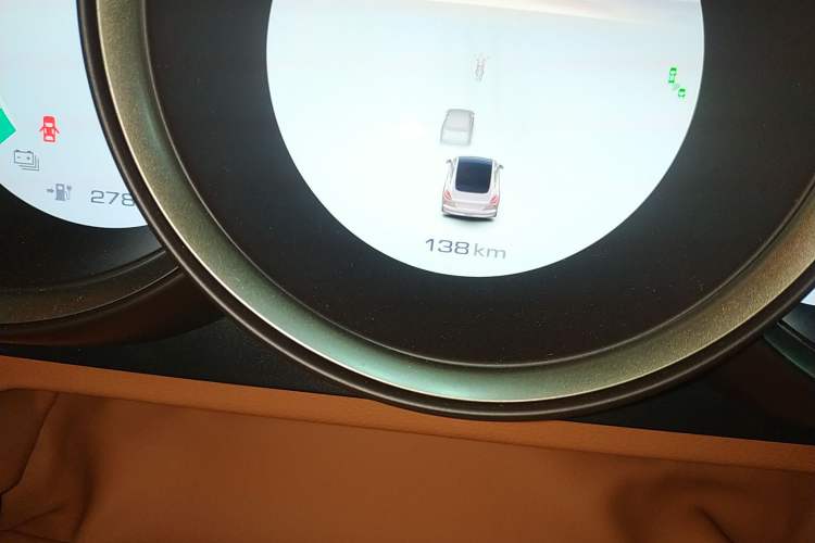Used ORA Lightning Cat 2022 555 km Luxury Edition Odometer Close Up