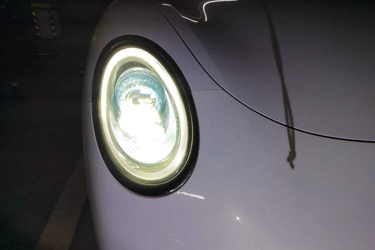 Used ORA Lightning Cat 2022 555 km Luxury Edition Right Front Headlight