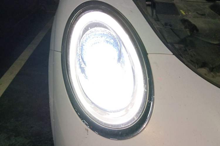 Used ORA Lightning Cat 2022 600 km All-Wheel Drive High-Performance Version Right Front Headlight