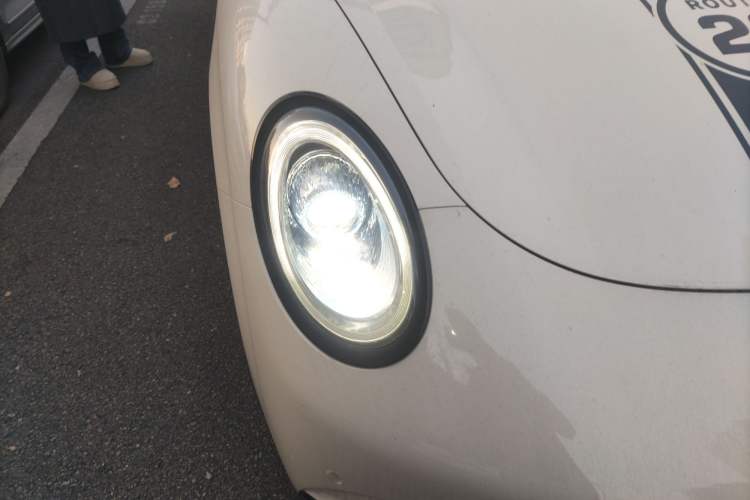 Used ORA Lightning Cat 2022 555 km Luxury Edition Right Front Headlight