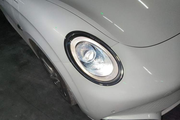 Used ORA Lightning Cat 2022 555 km Luxury Edition Right Front Headlight