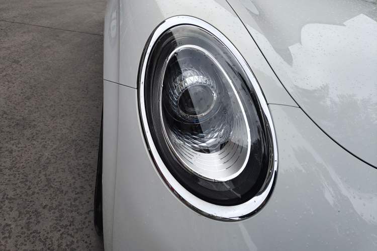 Used ORA Lightning Cat 2022 555 km Luxury Edition Right Front Headlight