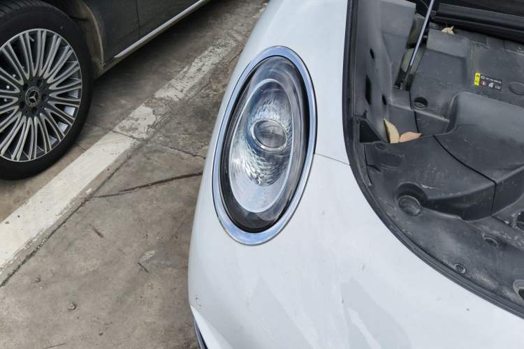Used ORA Lightning Cat 2022 555 km Luxury Edition Right Front Headlight