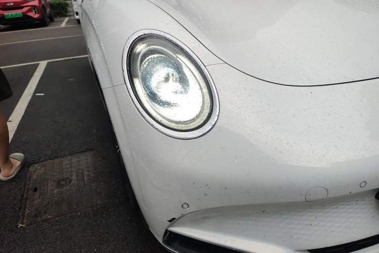 Used ORA Lightning Cat 2022 555 km Luxury Edition Right Front Headlight