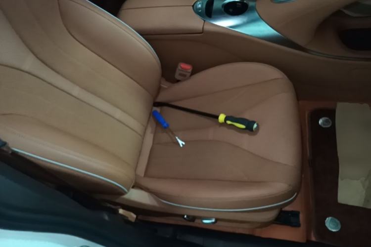 Used ORA Lightning Cat 2022 555 km Luxury Edition Right Front Seat