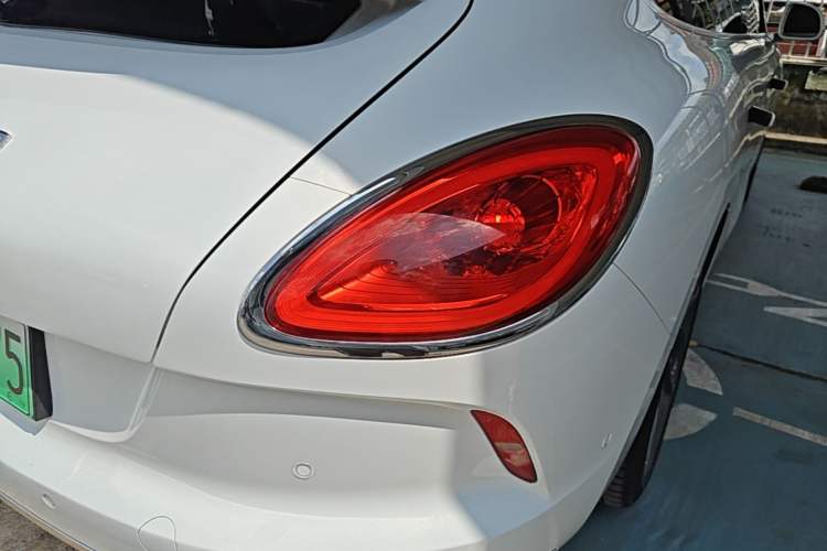 Used ORA Lightning Cat 2022 555 km Luxury Edition Right Rear Taillight