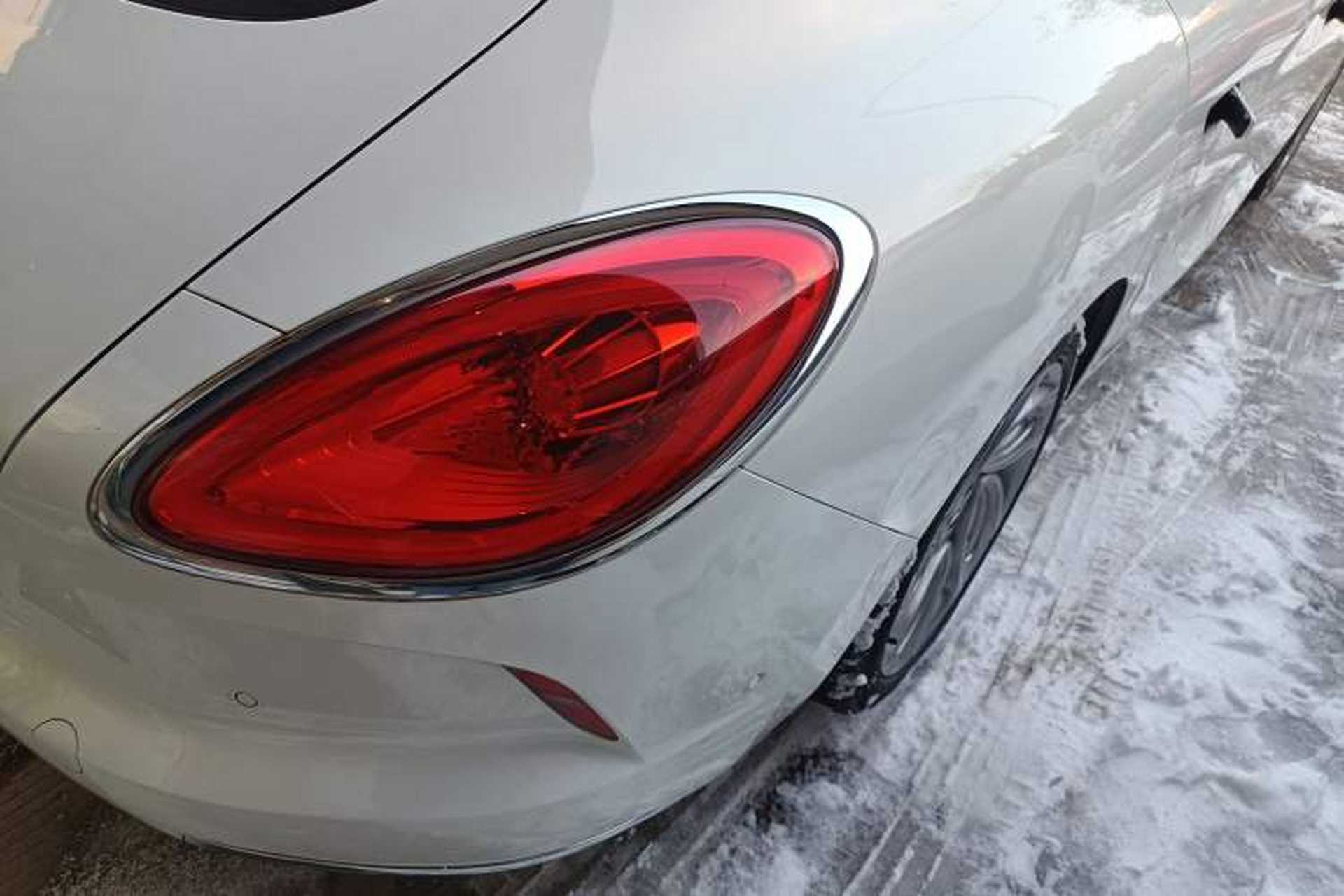 Used ORA Lightning Cat 2022 555 km Luxury Edition Right Rear Taillight