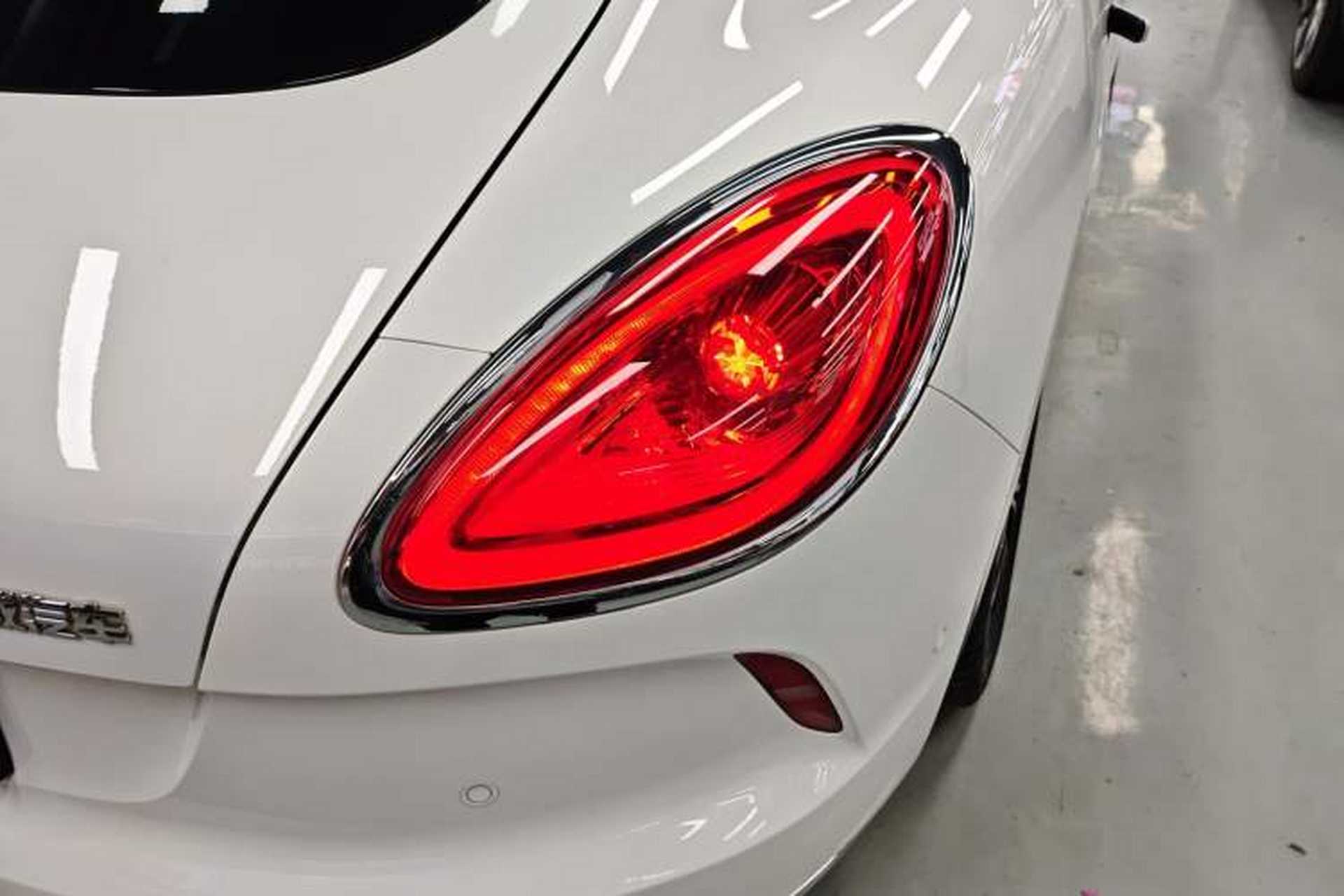Used ORA Lightning Cat 2022 555 km Luxury Edition Right Rear Taillight