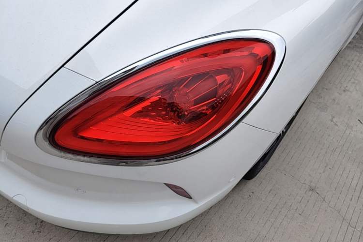 Used ORA Lightning Cat 2022 555 km Luxury Edition Right Rear Taillight