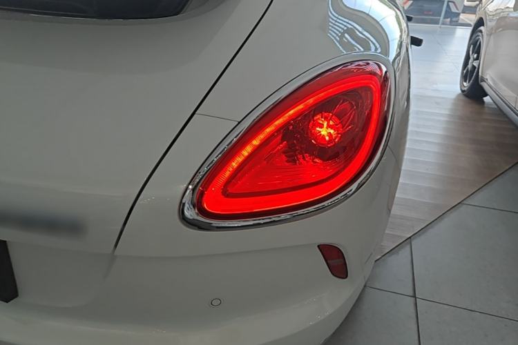 Used ORA Lightning Cat 2022 555 km Luxury Edition Right Rear Taillight