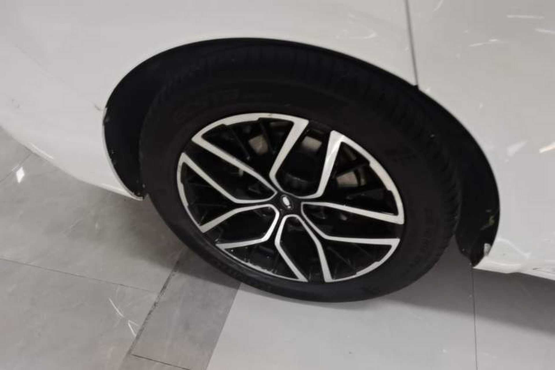 Used ORA Lightning Cat 2022 555 km Luxury Edition Right Rear Wheel Hub