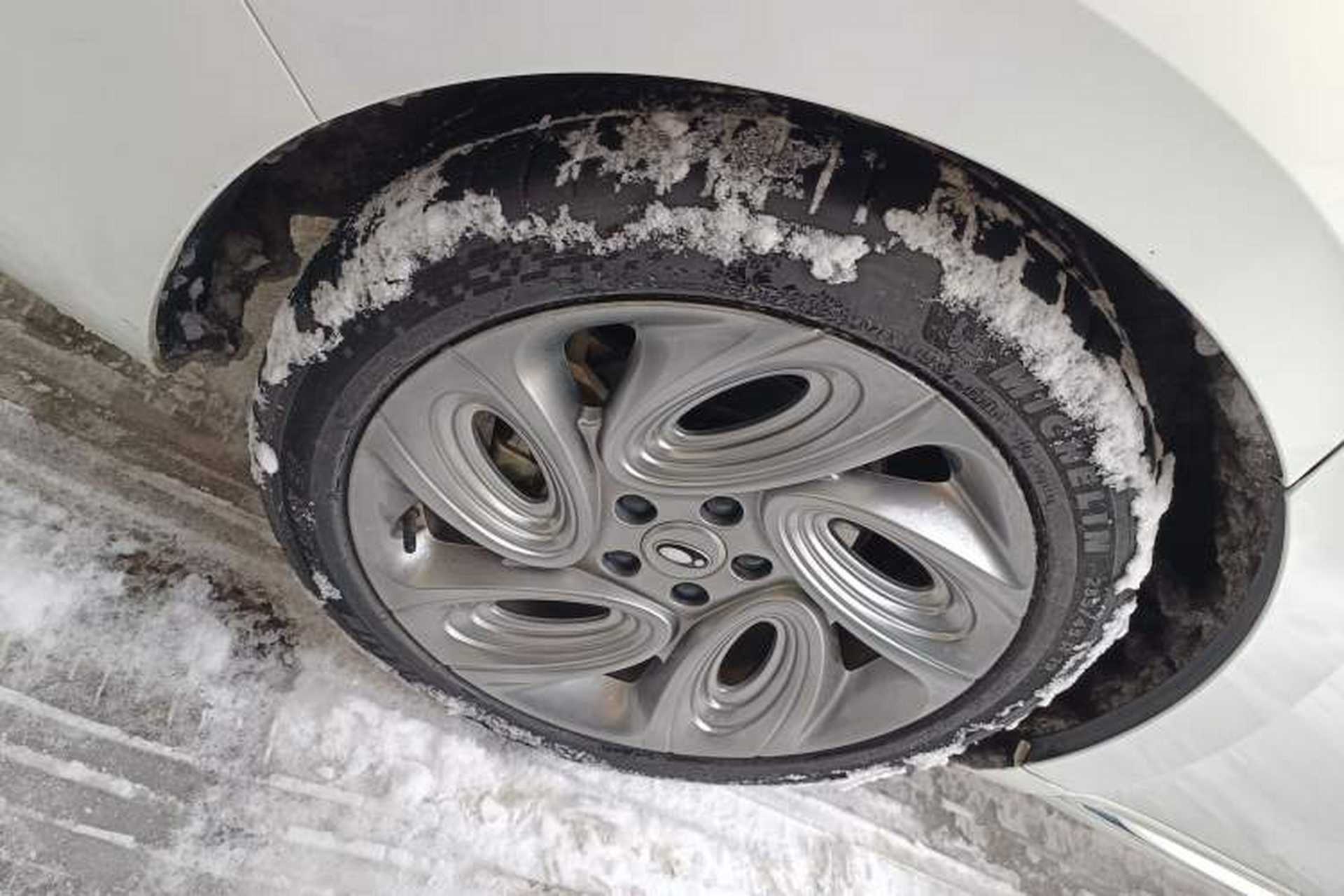 Used ORA Lightning Cat 2022 555 km Luxury Edition Right Rear Wheel Hub