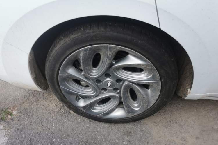 Used ORA Lightning Cat 2022 555 km Luxury Edition Right Rear Wheel Hub