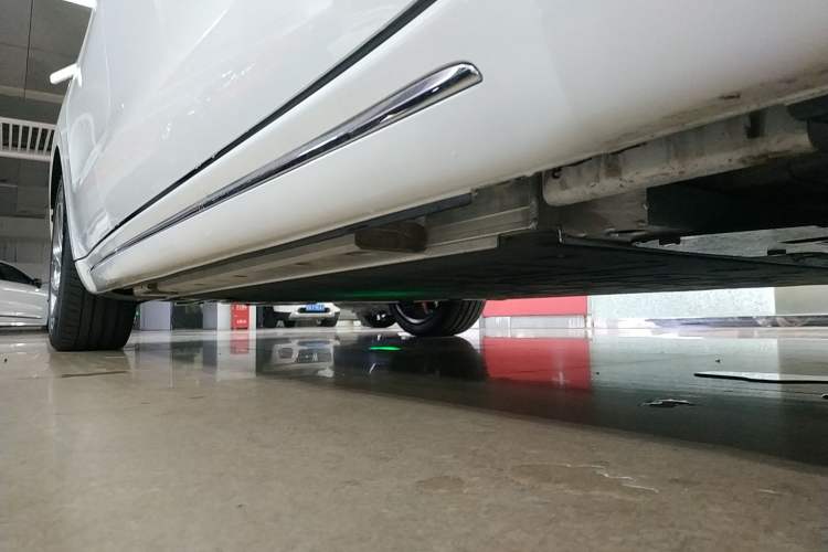 Used ORA Lightning Cat 2022 555 km Luxury Edition Right Side Sill