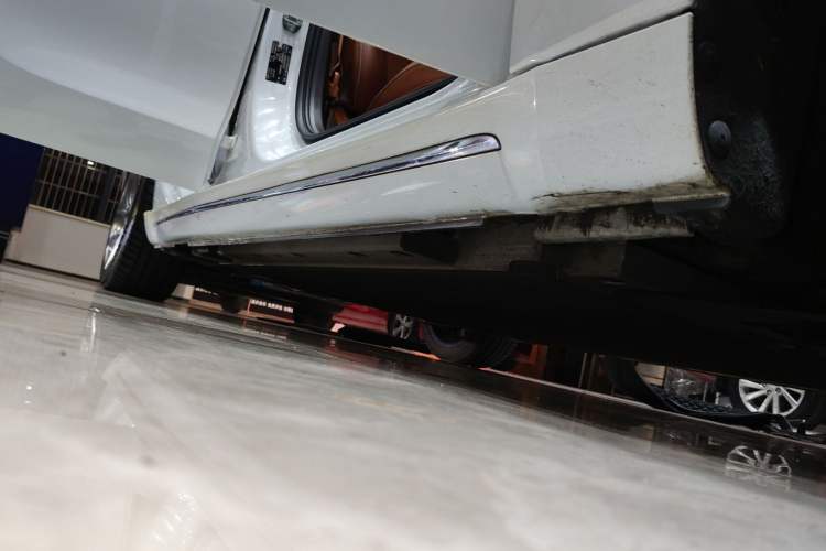 Used ORA Lightning Cat 2022 555 km Luxury Edition Right Side Sill