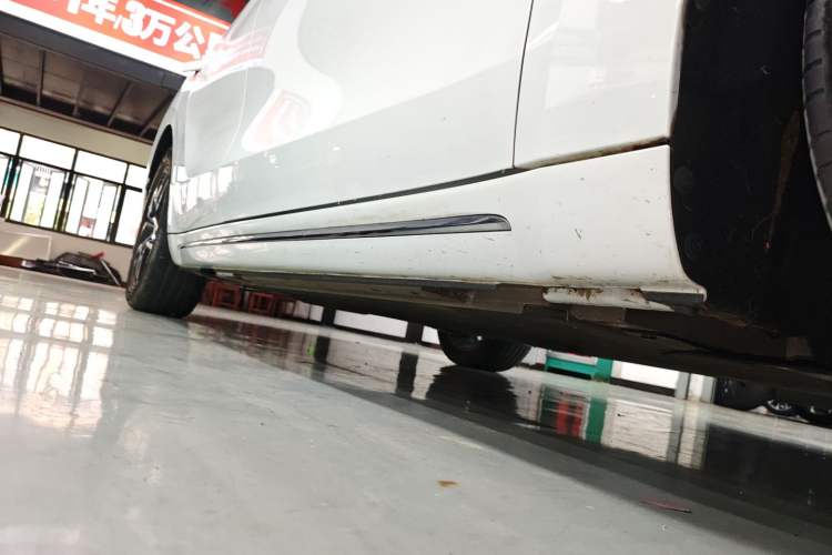 Used ORA Lightning Cat 2022 555 km Luxury Edition Right Side Sill