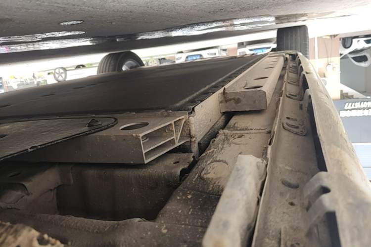 Used ORA Lightning Cat 2022 555 km Luxury Edition Right Side Sill