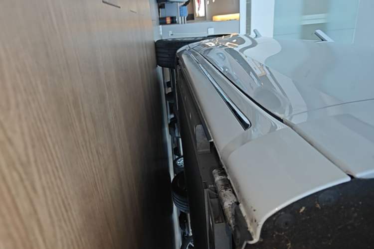 Used ORA Lightning Cat 2022 555 km Luxury Edition Right Side Sill