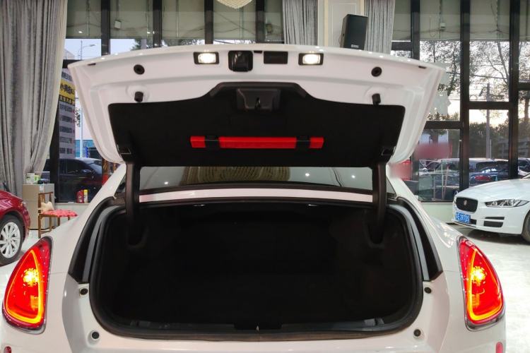 Used ORA Lightning Cat 2022 555 km Luxury Edition Trunk