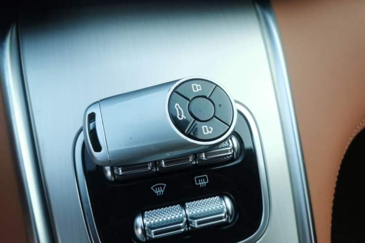 Used ORA Lightning Cat 2022 555 km Luxury Edition Vehicle Key