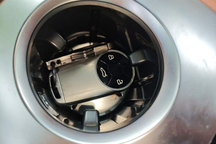 Used ORA Lightning Cat 2022 555 km Luxury Edition Vehicle Key