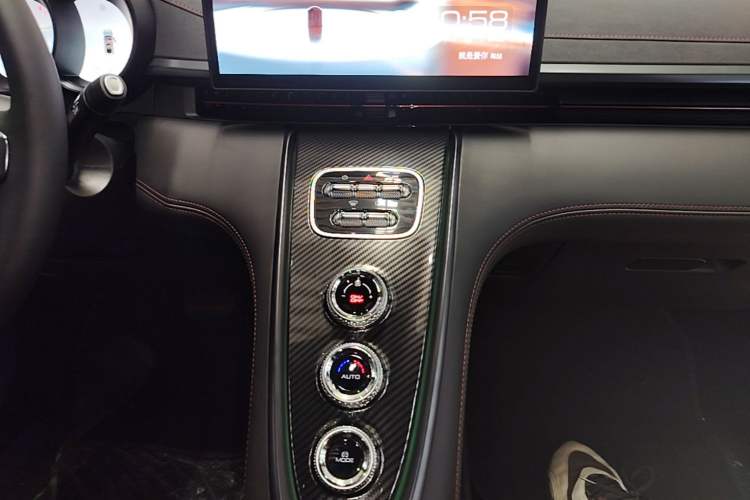 Used ORA Lightning Cat 2024 Dark Night Edition 555km Prestige Version Audio And AC Panel