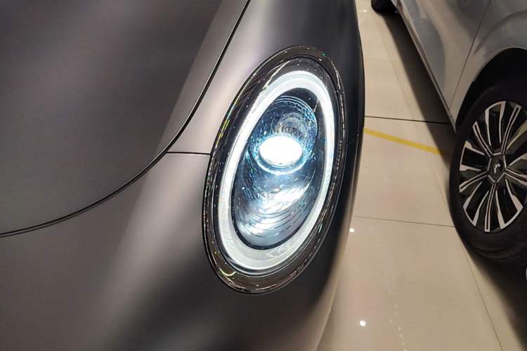 Used ORA Lightning Cat 2024 Dark Night Edition 555km Prestige Version Left Front Headlight