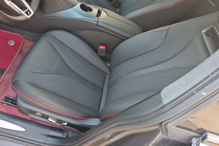 Used ORA Lightning Cat 2024 Dark Night Edition 555km Prestige Version Left Front Seat