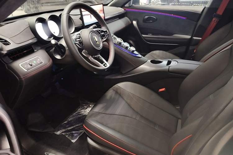 Used ORA Lightning Cat 2024 Dark Night Edition 555km Prestige Version Left Front Seat