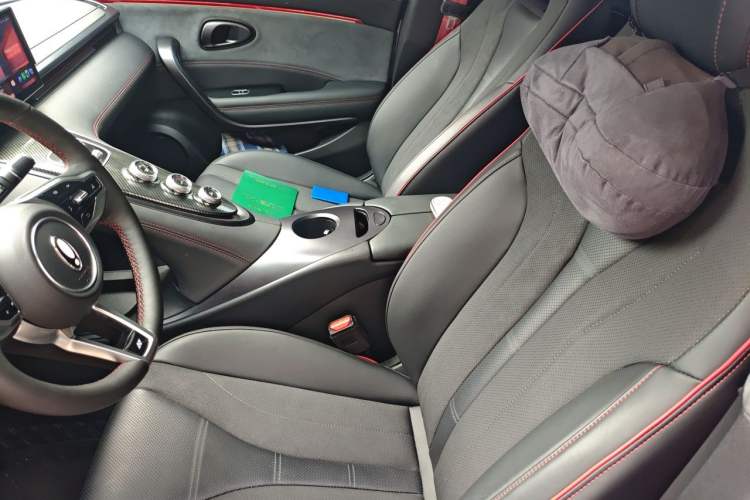 Used ORA Lightning Cat 2024 Dark Night Edition 555km Prestige Version Left Front Seat
