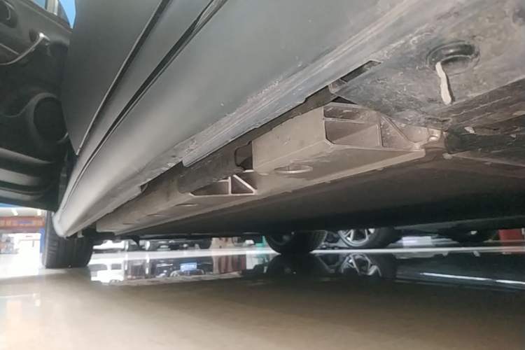 Used ORA Lightning Cat 2024 Dark Night Edition 555km Prestige Version Left Side Sill