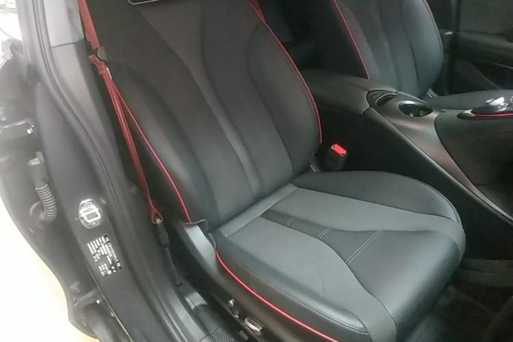 Used ORA Lightning Cat 2024 Dark Night Edition 555km Prestige Version Right Front Seat