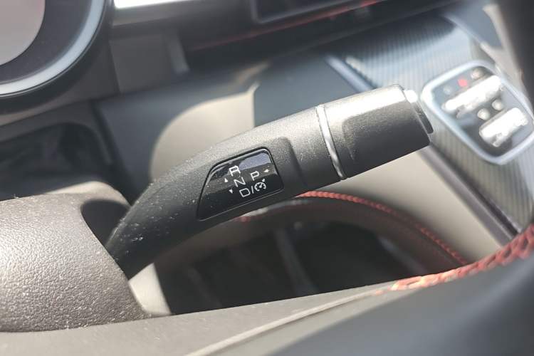 Used ORA Lightning Cat 2024 Dark Night Edition 555km Prestige Version Gear Lever