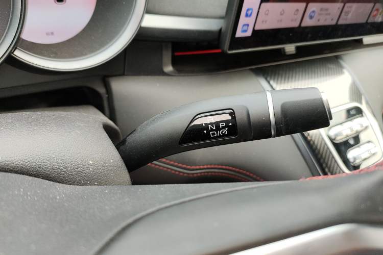 Used ORA Lightning Cat 2024 Dark Night Edition 600 km All-Wheel-Drive High-Performance Version Gear Lever