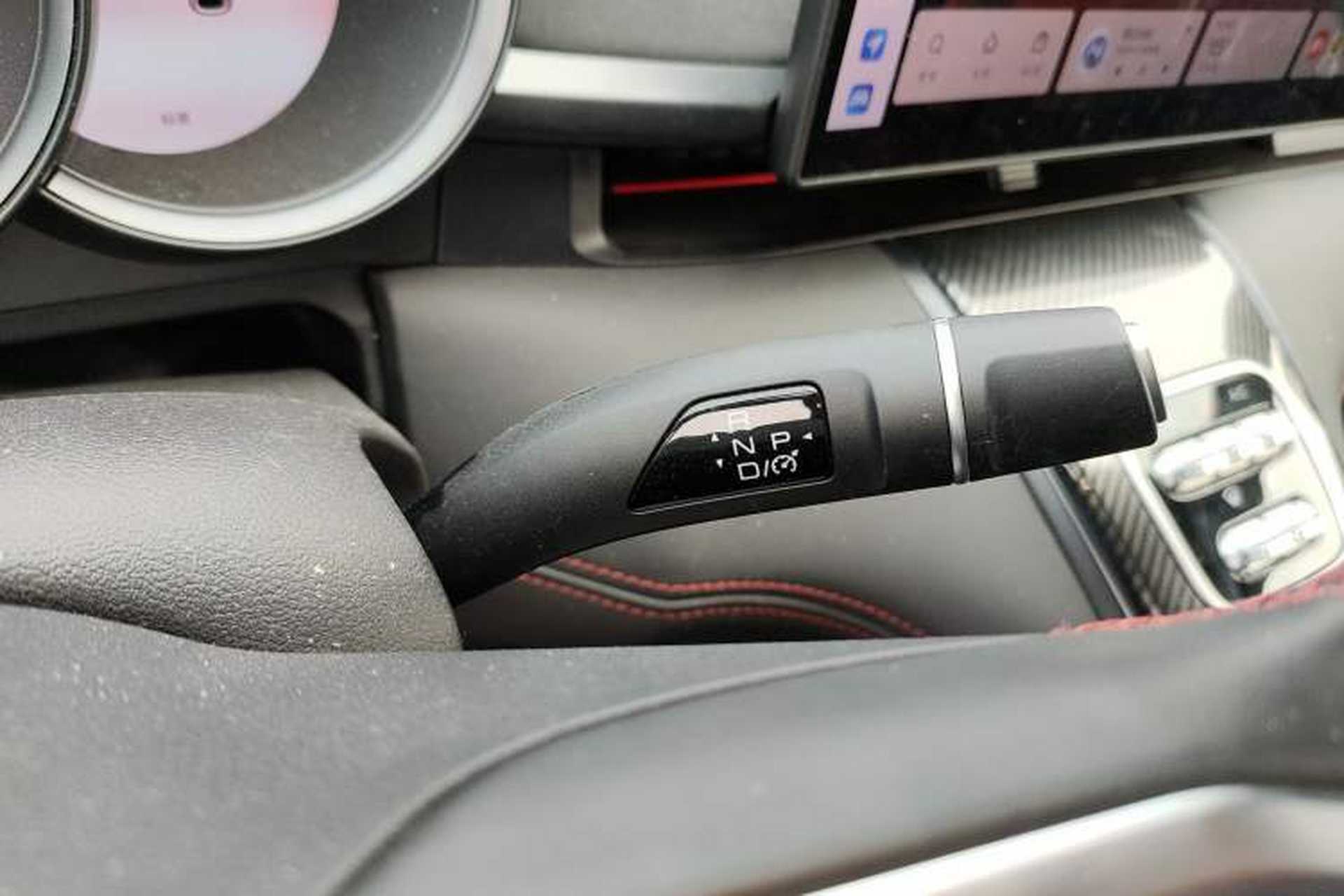 Used ORA Lightning Cat 2024 Dark Night Edition 600 km All-Wheel-Drive High-Performance Version Gear Lever