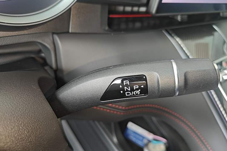 Used ORA Lightning Cat 2024 Dark Night Edition 555km Prestige Version Gear Lever