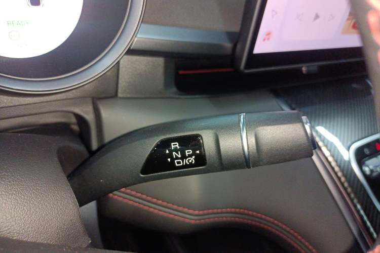 Used ORA Lightning Cat 2024 Dark Night Edition 555km Prestige Version Gear Lever