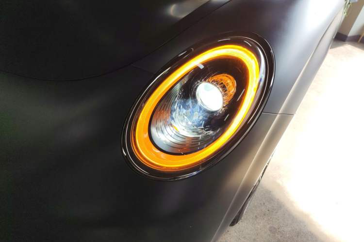 Used ORA Lightning Cat 2024 Dark Night Edition 555km Prestige Version Left Front Headlight
